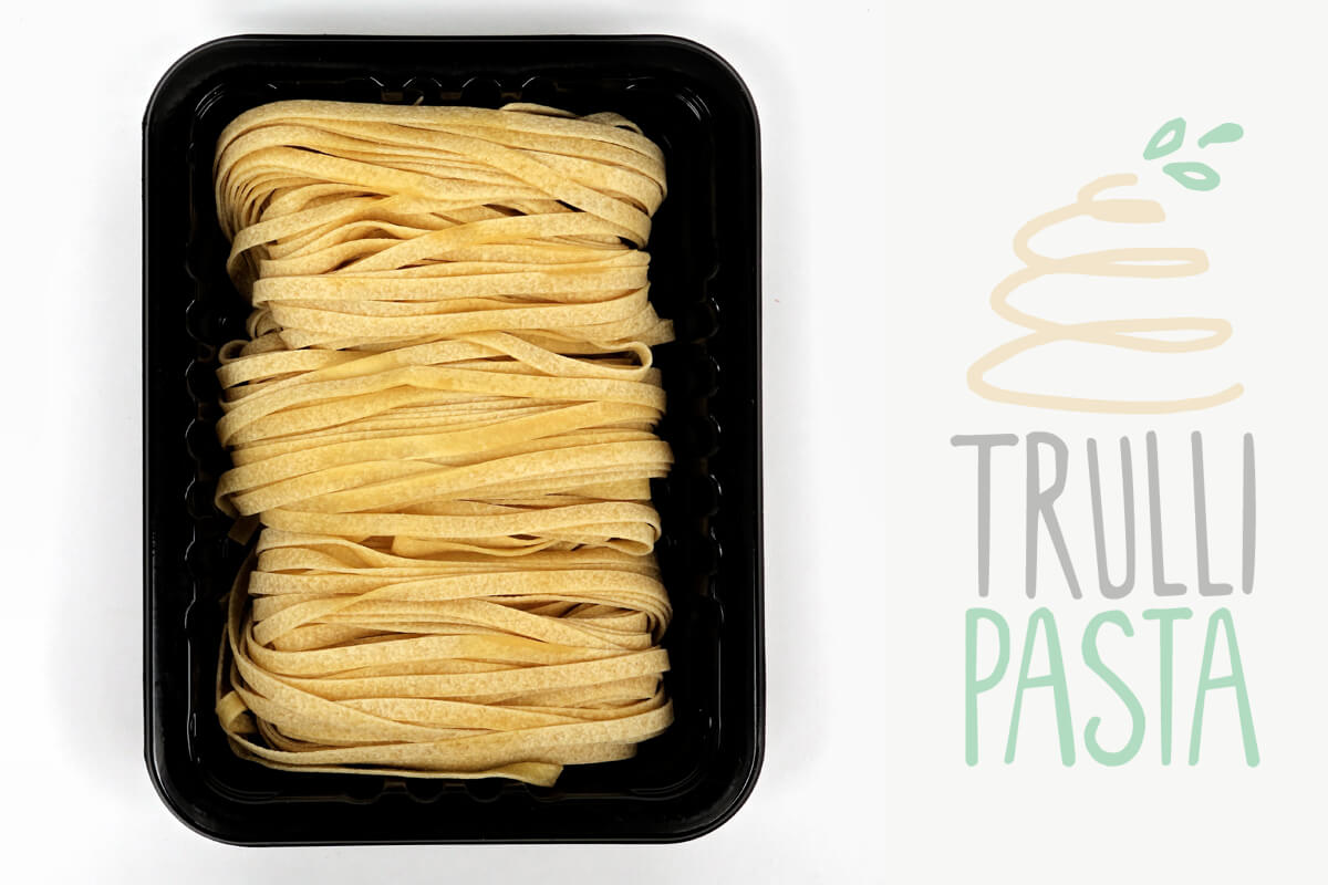 Commonly served with alfredo sauce, fettuccine is a long pasta with the perfect texture to carry thick sauces, making every bite rich with flavor. This shape is traditionally from north-central Italy and means 