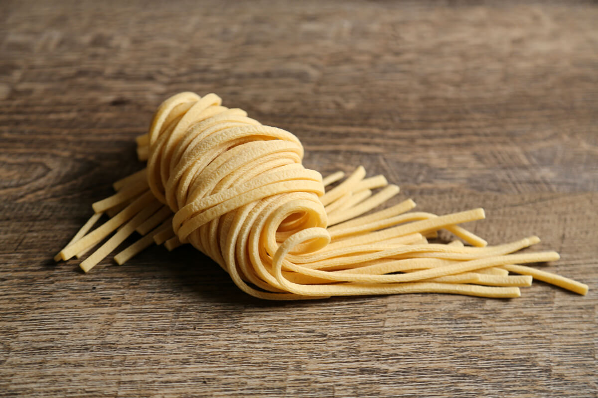 A true favorite of the Abruzzo region in Italy, chitarra has an irresistible shape and texture. Much like linguine only thicker, chitarra holds sauces very well and can be served al dente for the most authentic taste.