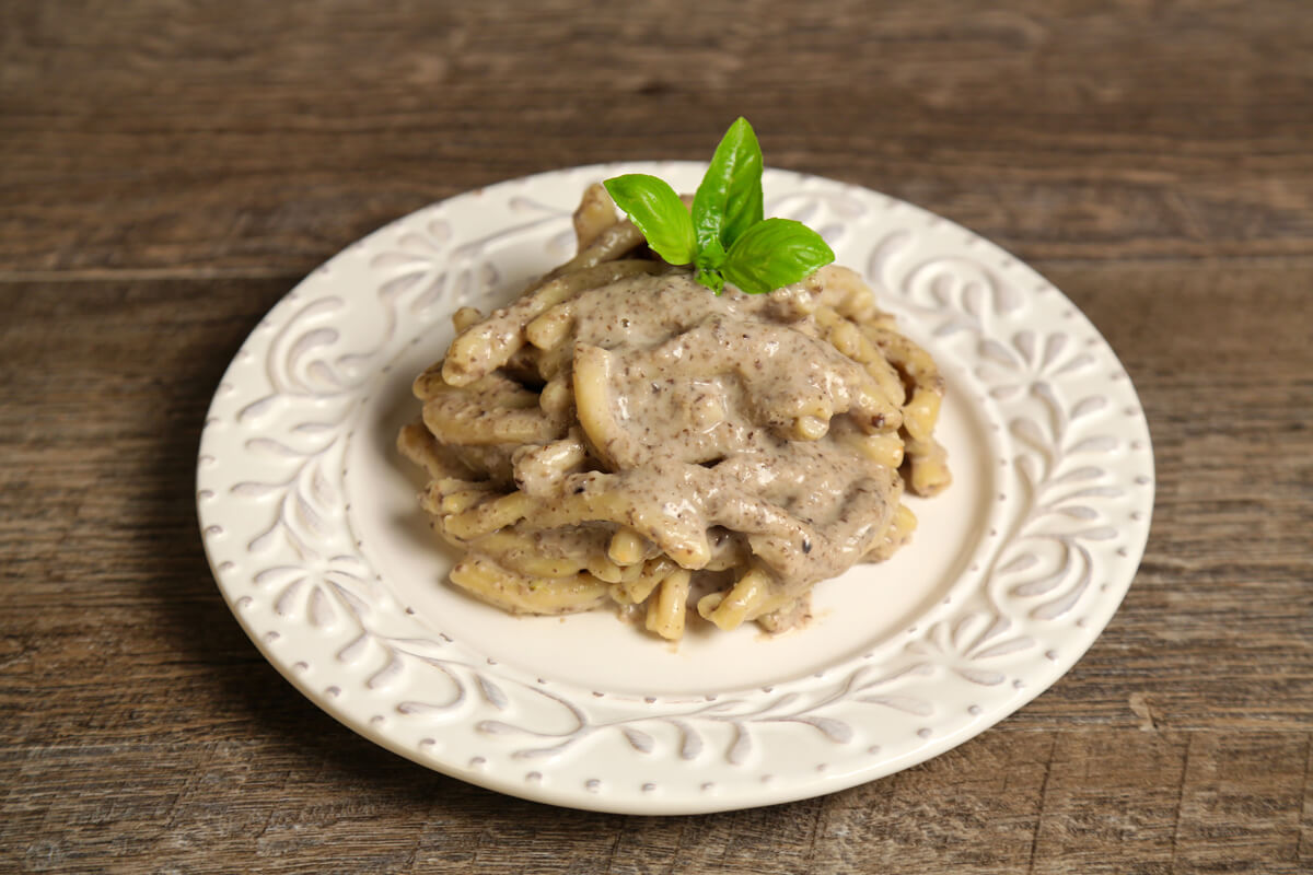 Experience the decadent taste of cremini mushrooms in a heavenly cream sauce that will have you wishing you ordered more! 