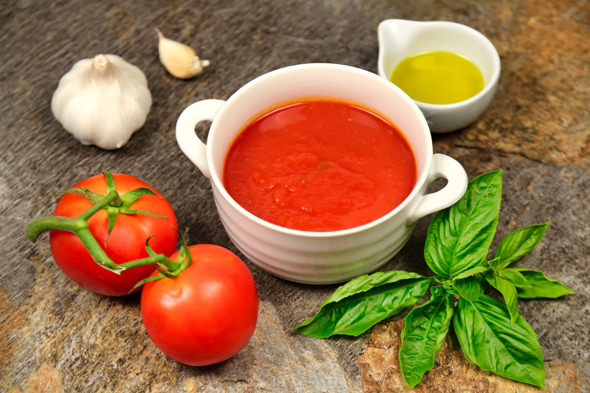 In true Apulian tradition, our tomato-basil sauce starts with great Italian staples like garlic, tomatoes, extra-virgin olive oil and basil. By using simple ingredients, delicately cooked, we lock in layers of flavor for a sauce that is perfect with any shape or style pasta.